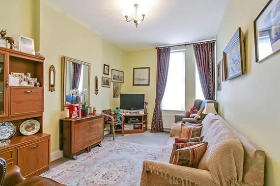1 bedroom Flat for s...
